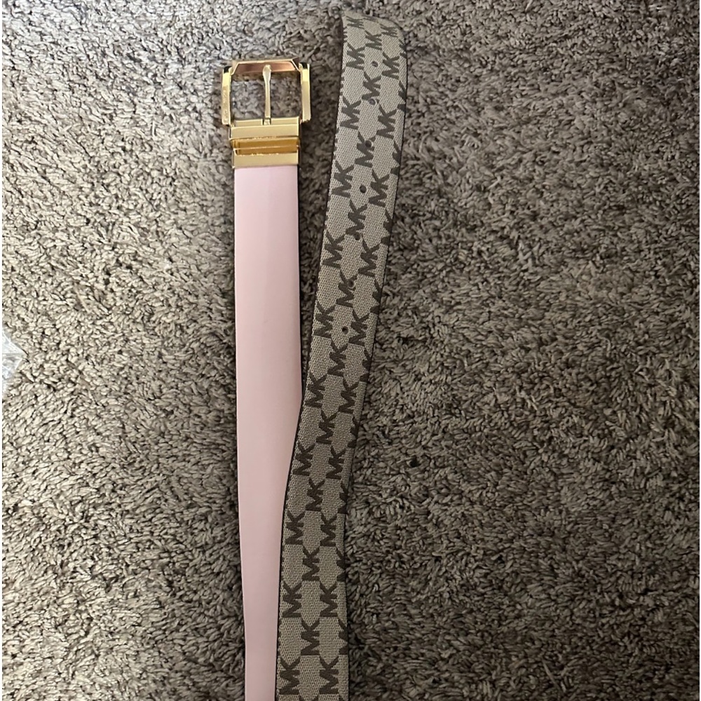 Brand new w/o tag’s reversible Michael Kors belt 29”